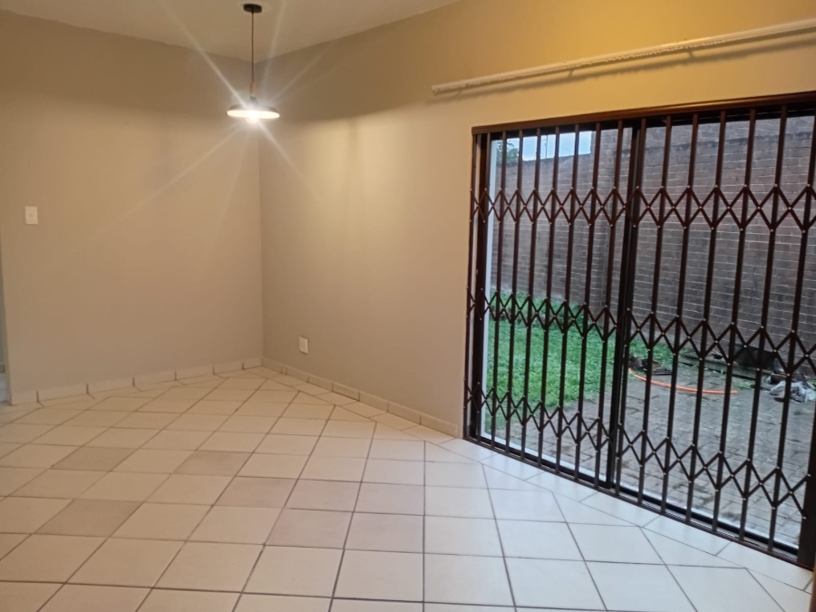 To Let 3 Bedroom Property for Rent in Abbotsford Eastern Cape